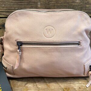 The Wanderers Travel Co Manhattan Crossbody in Blush